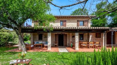 CASALE BELVEDERE 9, Emma Villas