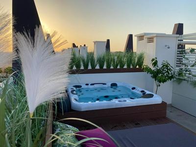 BiancaBeach317 apartament z prywatnym jacuzzi 200m od plaży