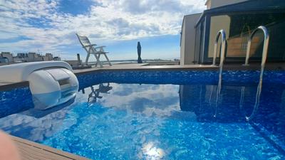 Ático dúplex con piscina privada