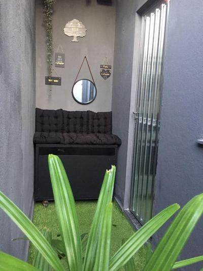 BLACK HOUSE