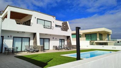Seascape pool, air con, view, adult only