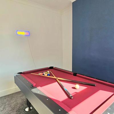 Elegant 2 Bed House Near City Centre