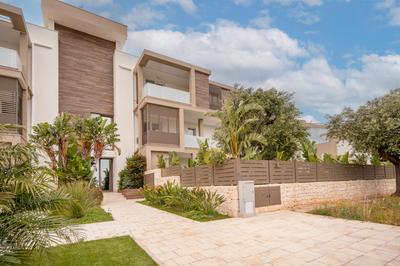 Demahouse 18 Luxury Home