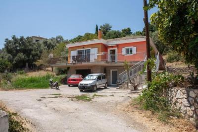 Athena's home for families, 50m from the beach!