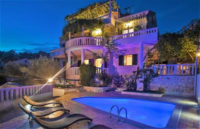 Villa Sunny direkt am Strand, mit Pool