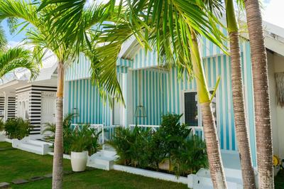 Ria Uluwatu, Tropical Chic Hotel