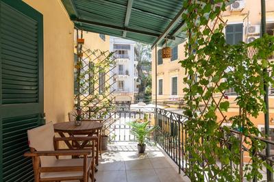 Zen Retreat In The Historic Center with a Huge Balcony