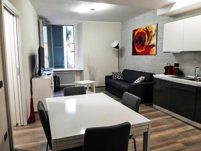 Central beautiful flat a pochi passi dal lago