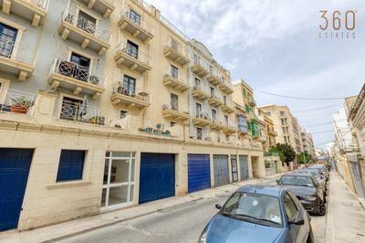 Cosy 1BR Apt with Balcony & Sofabed in Sliema by 360 Estates