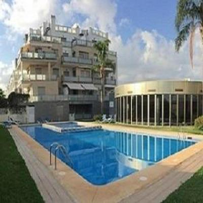 Bonito apartamento con terraza y piscina