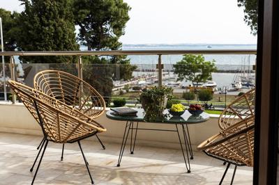 Champagne Sea View Apartment by BiNoBi!