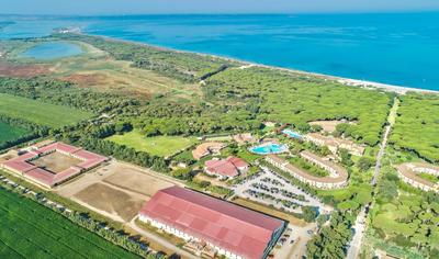 Hotel with swimming-pool in Arborea just 600 meters from the sea