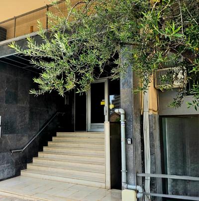 Diocharous garden apartment