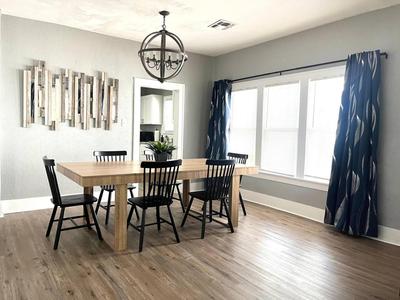 Lawton Comfortable 2-Bedroom Home near Fort Sill with free WiFi & Sleeps 4