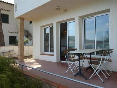 CAP DE RAS - Casa individual situada en primera línea de mar, con magníficas vistas de la playa de Cap de Ras de Llançà - ES-228-185