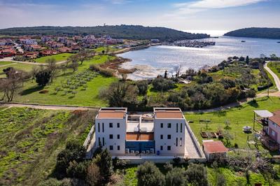 Villa Bay I near Medulin for 9 people with heated pool - playground & whirpool only 100 meters from the beach - pet friendly