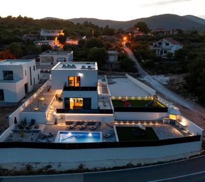 Villa Vista- heated swimming pool, close to Split and Trogir