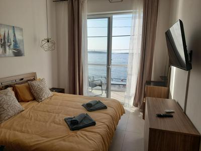 Seafront 3 Bedroom Stylish Apt with Spectacular Seaview