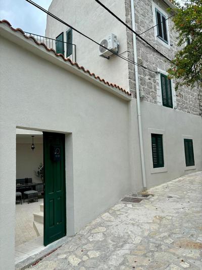 Casa Brullevi - villa u staroj jezgri s pogledom na more