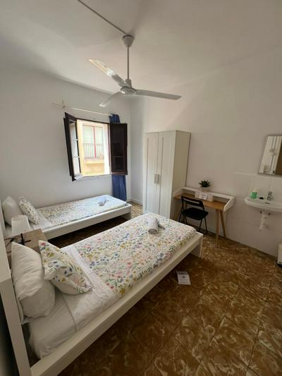 YOUTH HOSTEL - Central and Basic Drassanes