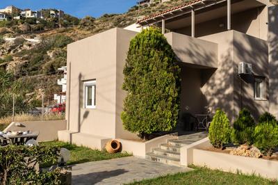 Elio B 1BDR Apt with Garden 1 min from the beach by Hospi