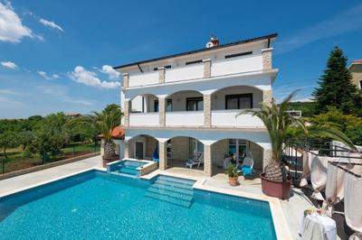 Villa Amalfi in Medulin,Istrien by Istrabook