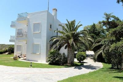 Villa at Lagonisi with pool and 5 bdrms