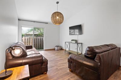 Modern 2BR Near Indiana Dunes, Beaches, Wineries, & downtown Chesterton