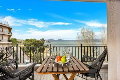Bright Central Apartment with Splendid sea view!