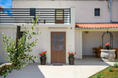 Ferienhaus mit Privatpool für 6 Personen ca 120 qm in Divšići, Istrien Südküste von Istrien