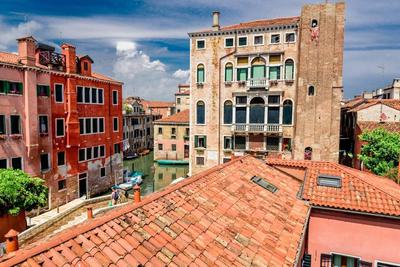 Venice Blue on Canal apartment