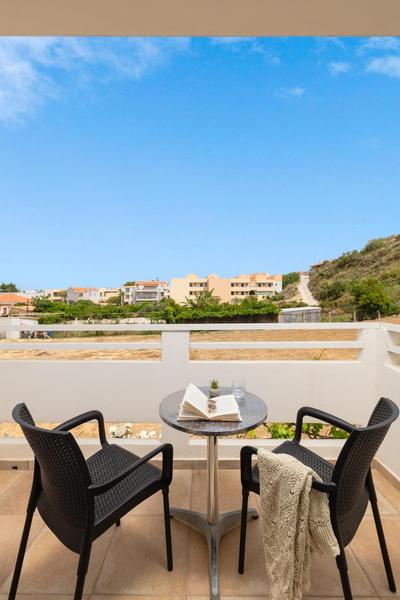 Thelèsi Apartments, 100m from the beach