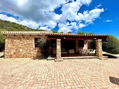 VILLA Lu FRAILI IMMERSA NELLA NATURA VISTA MARE
