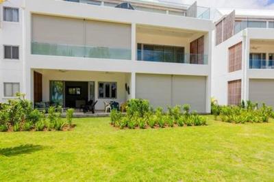 Superb apartment facing the fine sandy beach