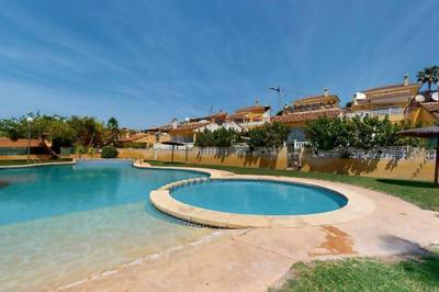 Immaculate bungalow with amazing sea views