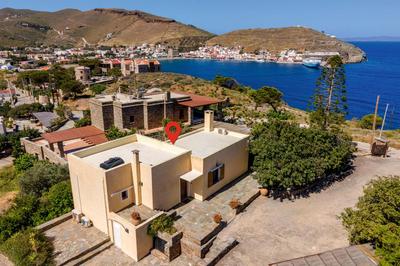 Villa Mirsini, a 5 minute walk from 2 beaches