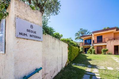 GuestHost - Apt Esmeralda near the Sea with Patio!