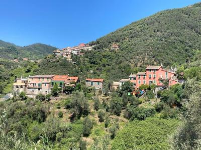 Bilocale spazioso con balconcino sulle alture di Levanto