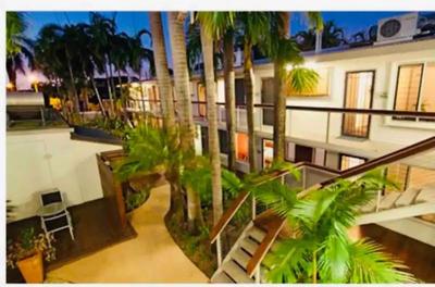 Tropical Oasis, saltwater pool In the heart of Parap Orange