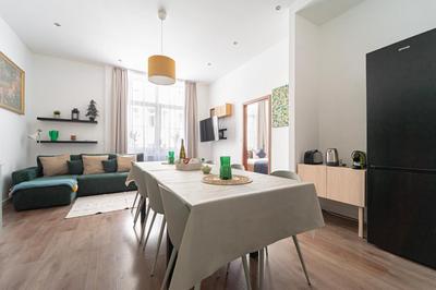 Premium Central Apartment with 4 Bedrooms 3 Bathrooms at Synagogue
