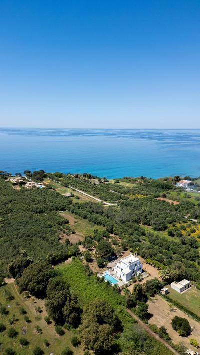 Secret Garden Villa-3BD, Pool & BBQ in Chalikounas