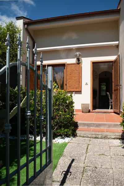 La villetta fonte antica "parcheggio privato" incluso ombrellone e 2 lettini nello stabilimento balneare