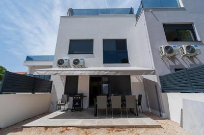 Three-Bedroom Premium Holiday Home Atmosfera with Private Pool&Sauna