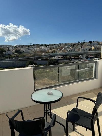 Large Penthouse In Cenrtal Area