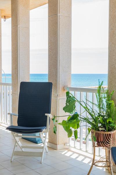 Vistas Increíbles y Confort en 1ª Línea de Playa