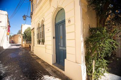Characterful ground floor townhouse