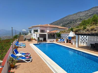 Casa Alta - exclusive large luxury private villa, large pool, amazing views, on the edge of the village and next to natural park