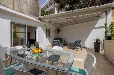 Leona apartment