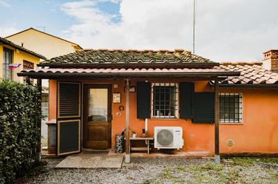 GuestHost - Rustic House near Lucca With Private Parking and Garden!