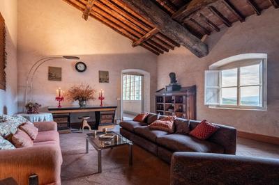 Alchimia Di Storia: Attico di Charm nel Castello di Calci